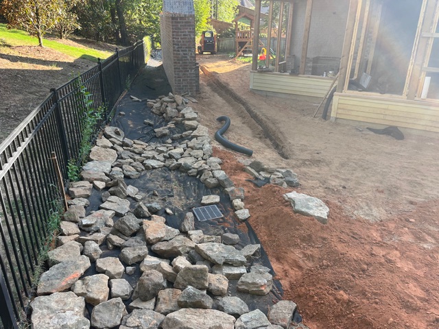 Rock drainage installation